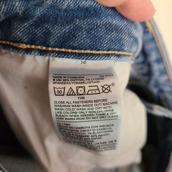 NWOT Wide Leg Cropped Jeans | Back To School - Picture 4 of 4